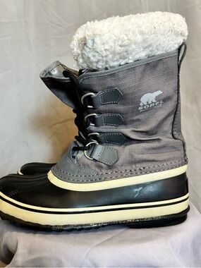 Sorel Women’s Waterproof Gray & Black Snow Boot